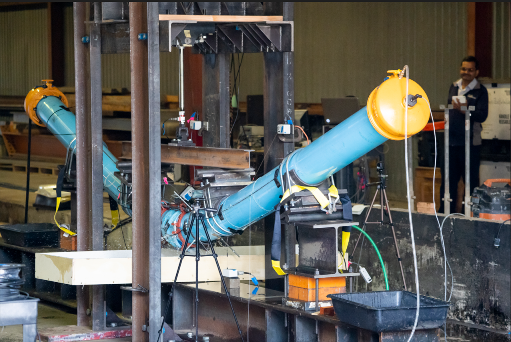 CE112 Students Observe a Pipeline Test at the Center for Smart Infrastructure