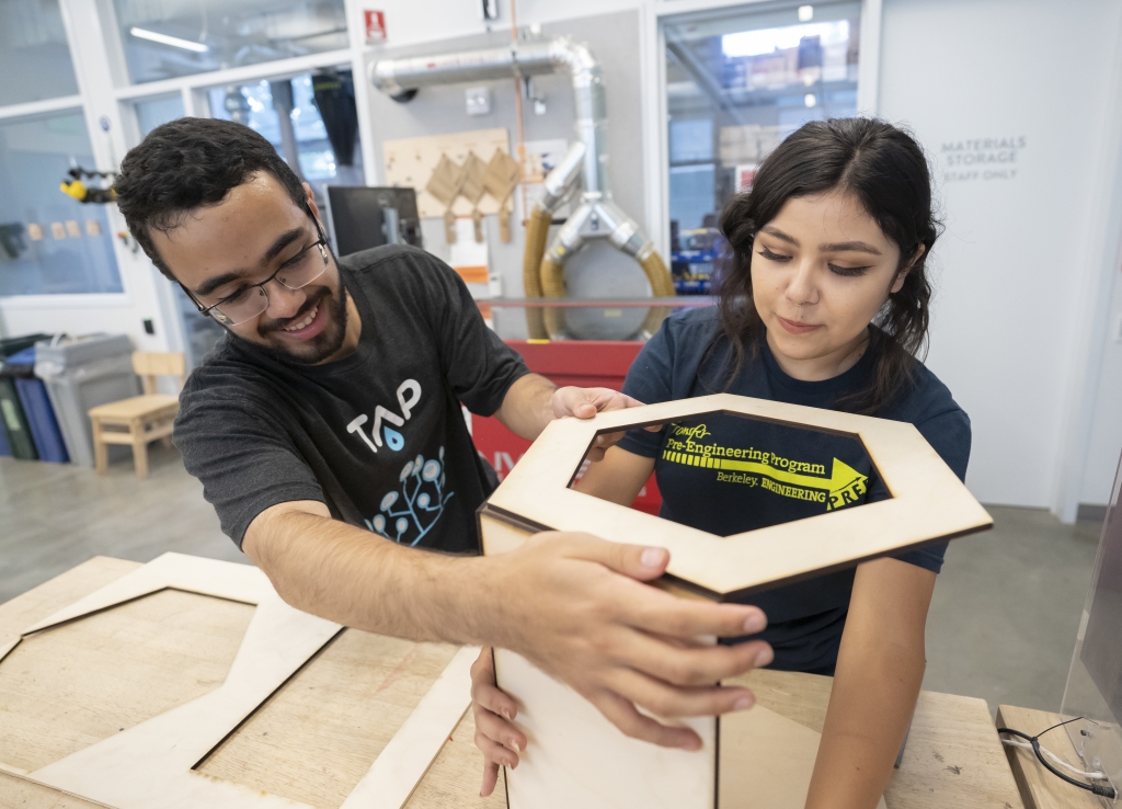 Berkeley Engineering students get hands-on experience through PREP, one of several enrichment programs hosted by the College. (Credit: Adam Lau)
