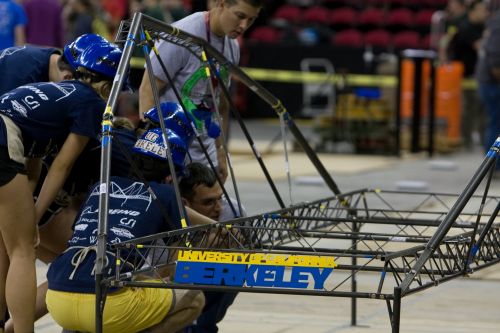 Steele Bridge team analyzes their bridge