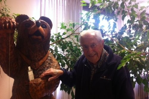 Jerome Thomas and his wood sculpture of Oski the Bear